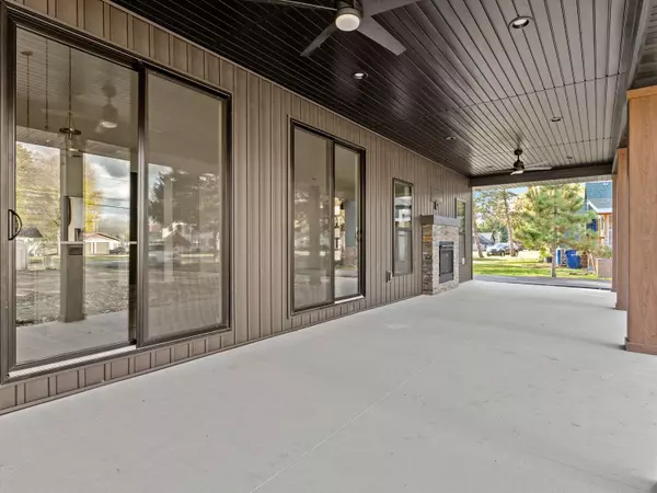 Suamico, WI 54173,1253 RIVERSIDE DR