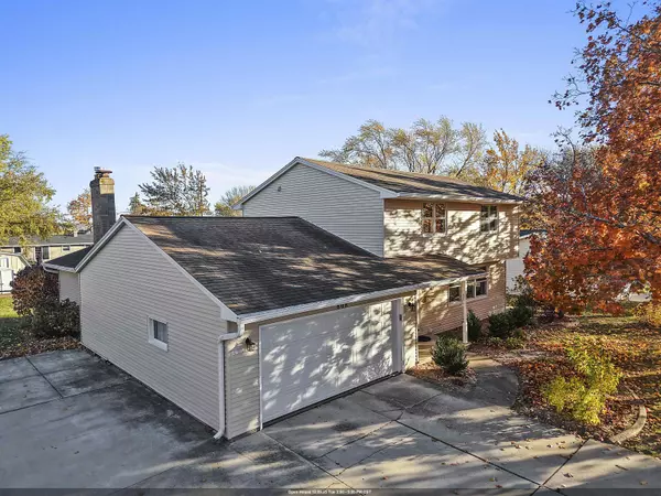 808 VOELKER ST, De Pere, WI 54115