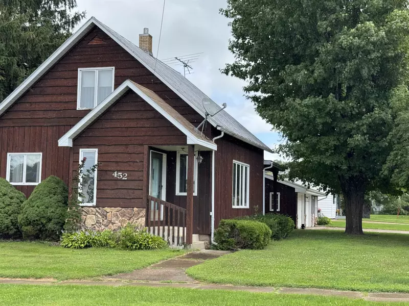 452 MILL ST, Manawa, WI 54949-9260