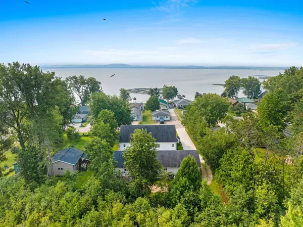 Shawano, WI 54166,N6321 CATTAU BEACH DR