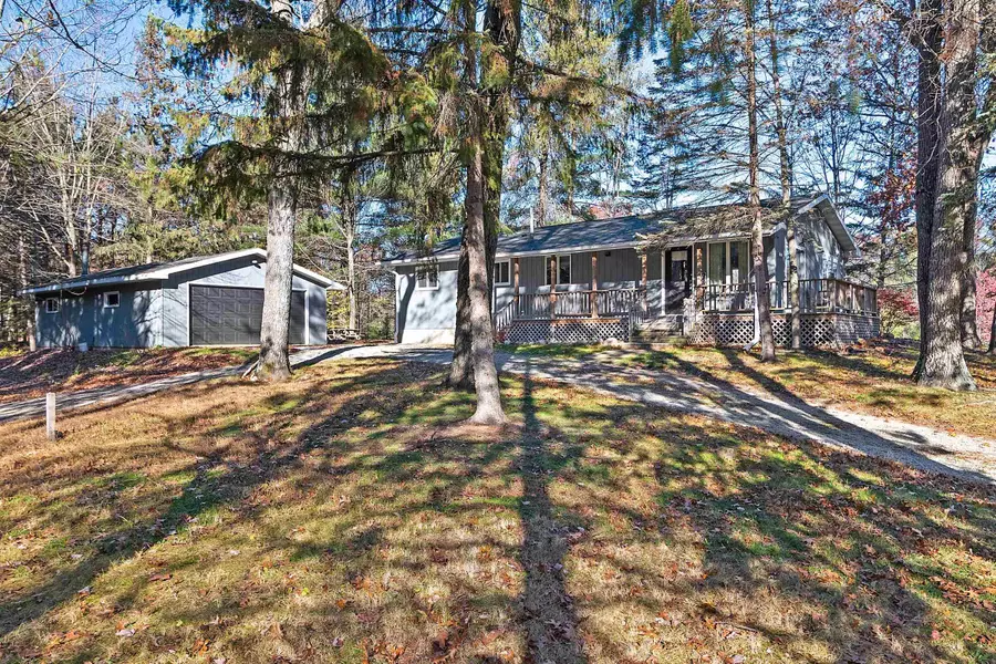 N7031 MENOMINEE DR, Shawano, WI 54166