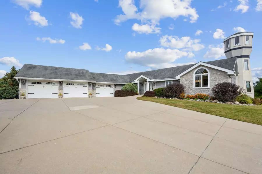 7207 FAIRVIEW RD, Denmark, WI 54208