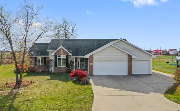 478 FALCON DR, Pulaski, WI 54162-8591