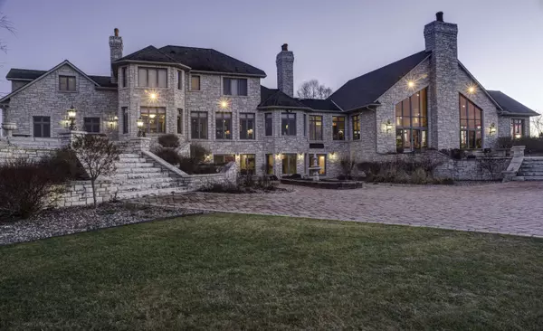 5696 SCHOOL DR, Green Bay, WI 54313-4426