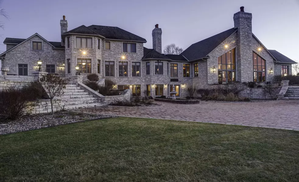 5696 SCHOOL DR, Green Bay, WI 54313-4426