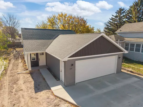 237 CHUTE ST, Menasha, WI 54952