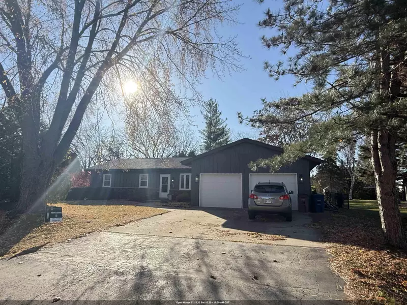 975 HONEY CREEK RD, Oshkosh, WI 54904