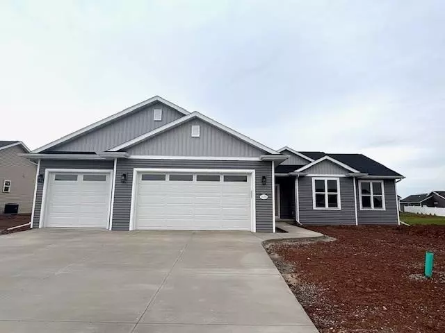 2070 BEAR PAW TRL, Kaukauna, WI 54130