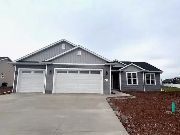 2070 BEAR PAW TRL, Kaukauna, WI 54130