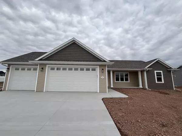 2060 BEAR PAW TRL, Kaukauna, WI 54130