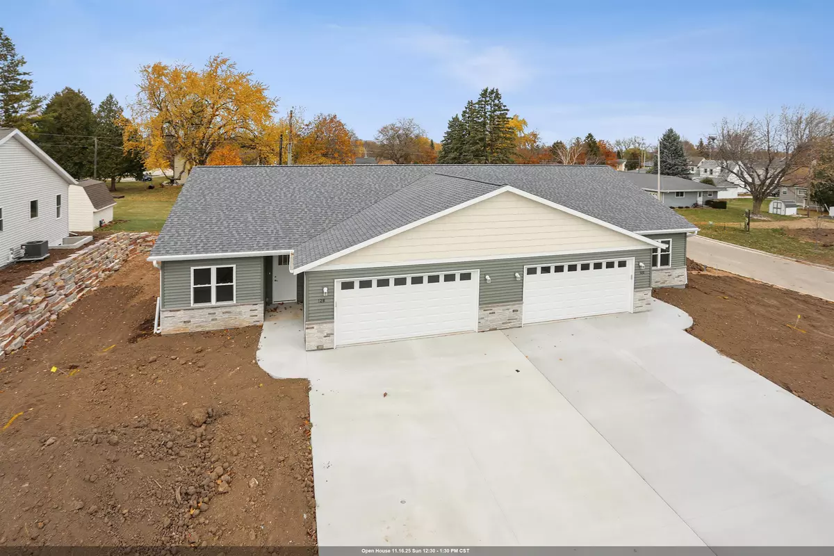 Chilton, WI 53014,122 EVERGREEN LN