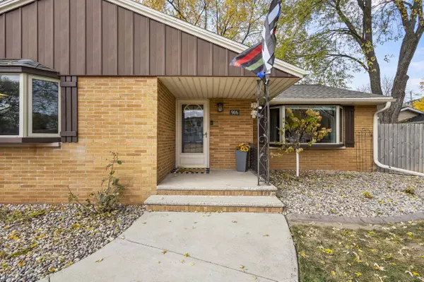 De Pere, WI 54115,906 SILVER ST