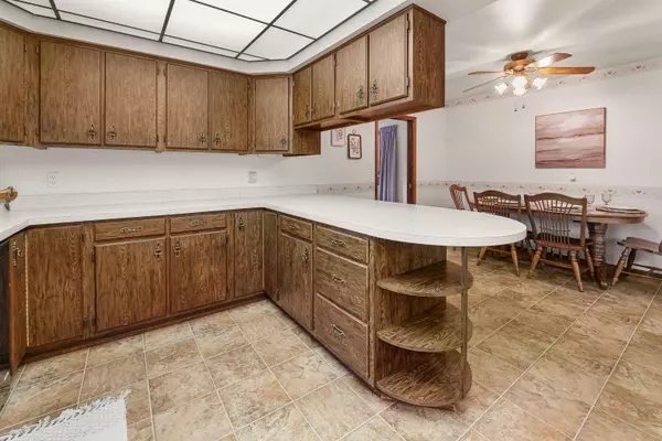 Oshkosh, WI 54902,927 REICHOW ST