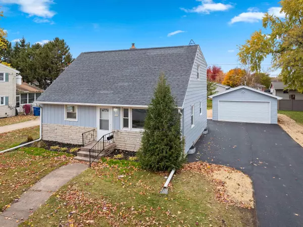 1322 W 5TH AVE, Oshkosh, WI 54902