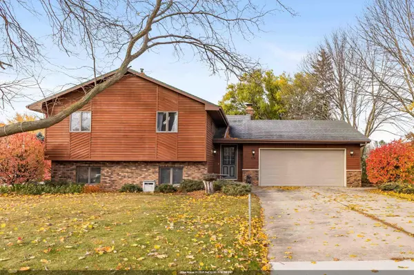 431 S CASALOMA DR, Appleton, WI 54914