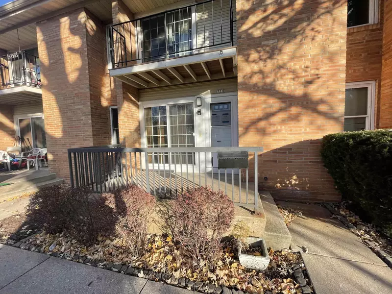 721 W 9TH AVE, Oshkosh, WI 54902