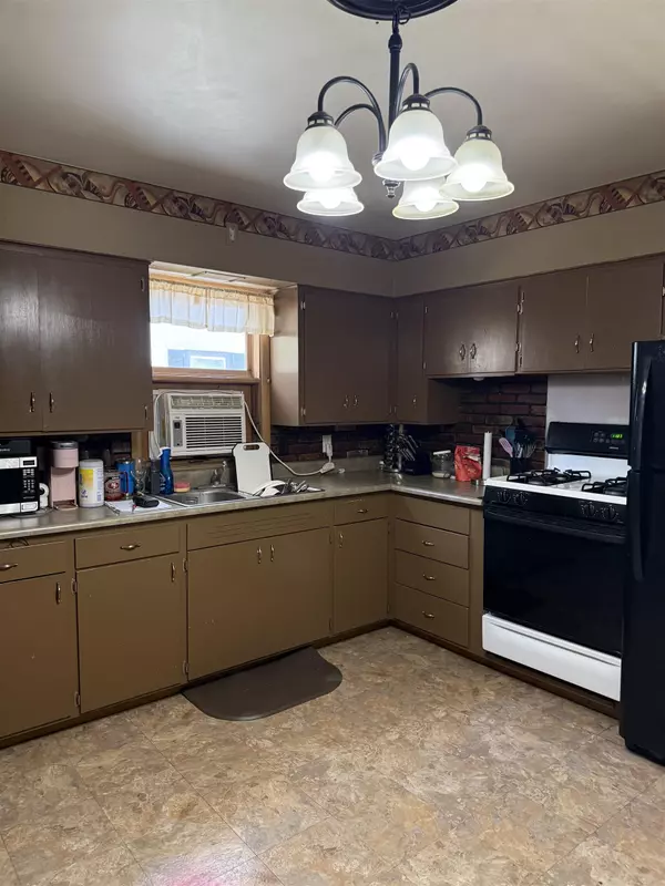 Oshkosh, WI 54901,848 WOODLAND AVE