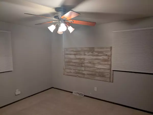 Neenah, WI 54956,1122 GREEN ACRES LN