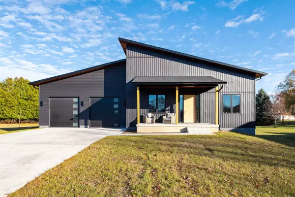 2120 TORI LN, Marinette, WI 54143