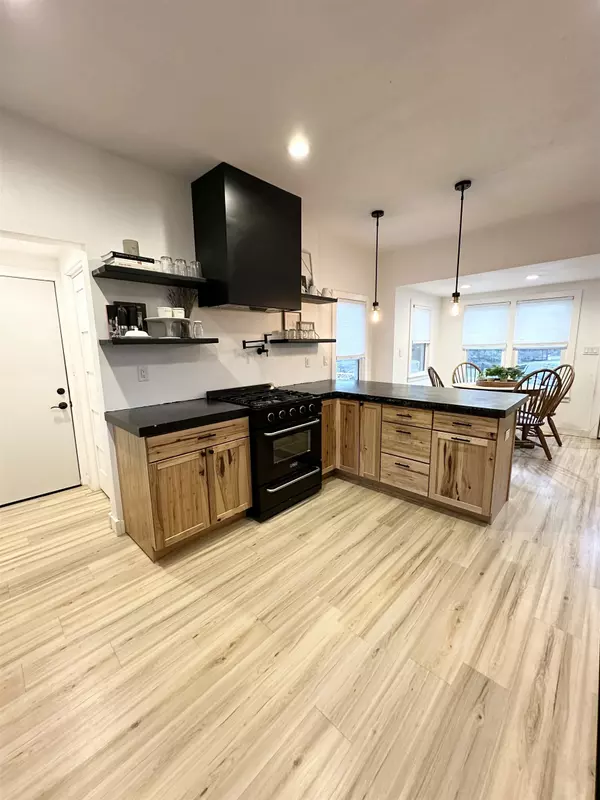 Seymour, WI 54165,135 W HICKORY ST