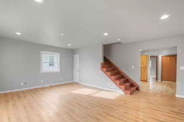 Green Bay, WI 54302,725 N IRWIN AVE