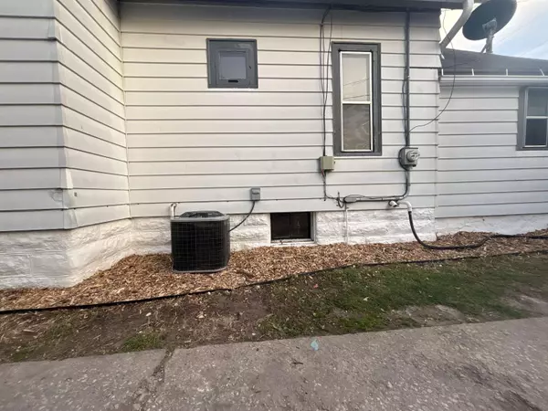 Green Bay, WI 54303,809 CORA ST