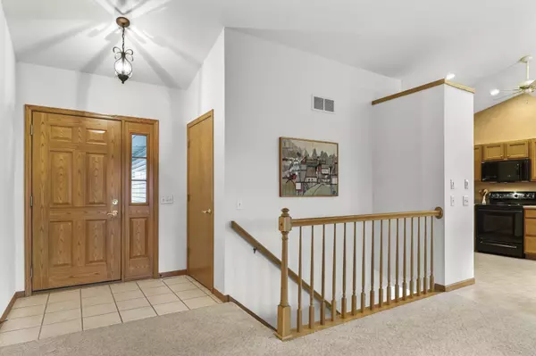 Mcfarland, WI 53558-9052,5803 RUNNING DEER TRL