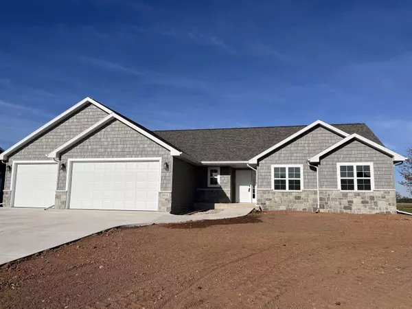 1515 CAROLINE DR, New London, WI 54961-7319