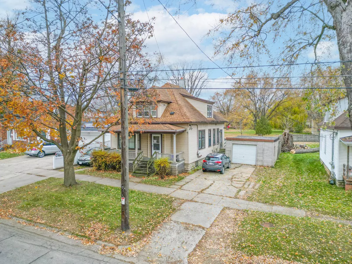 Green Bay, WI 54301,324 S ROOSEVELT ST