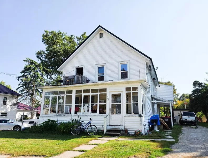 124 S LAKE ST, Gillett, WI 54124