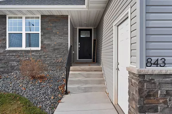 Pulaski, WI 54162-9447,843 RED HAWK DR