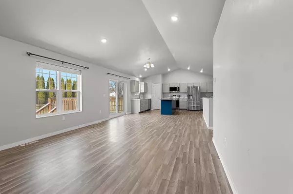 Pulaski, WI 54162-9447,843 RED HAWK DR