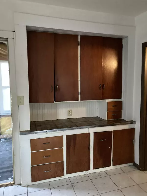 Manitowoc, WI 54220-5634,1709 MADISON ST