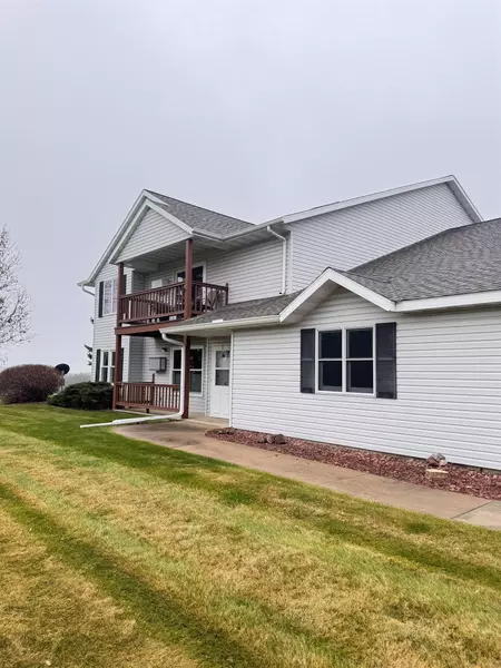 210 COUNTRY SIDE CT #C, Waupaca, WI 54981