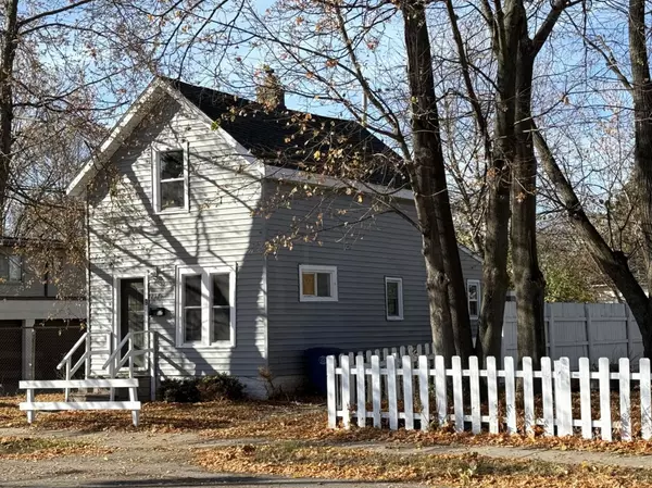 217 MILL ST, Oshkosh, WI 54901