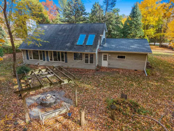 Suamico, WI 54313,3683 AUSTRIAN LN