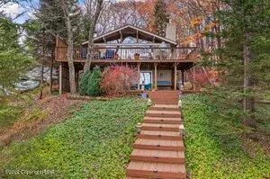 1265 Arrowhead DR, Pocono Lake, PA 18347