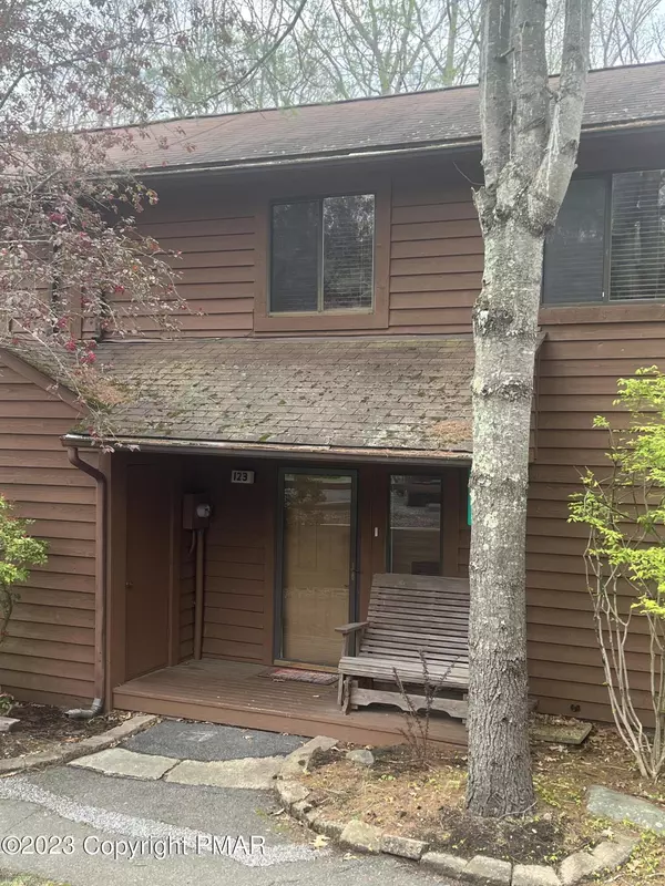 Bushkill, PA 18324,123 Meadow View CT