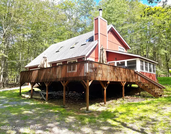 202 MOUNTAIN VIEW DR, Pocono Lake, PA 18347