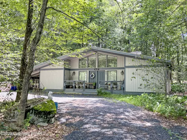 2225 White Oak TRL, Pocono Pines, PA 18350