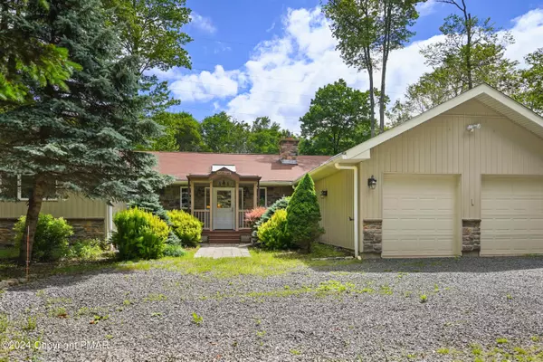 2378 Hillcrest DR, Pocono Pines, PA 18350