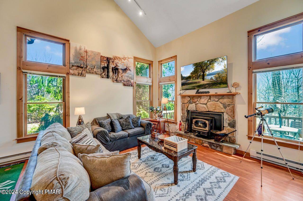 Tannersville, PA 18372,393 Vista DR