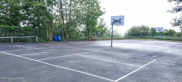 Effort, PA 18330,1584 N ROCKY MOUNTAIN DR