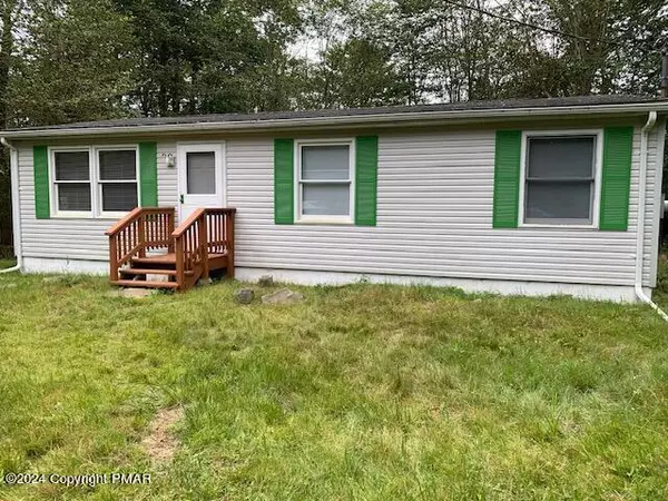 9894 Breezeway TER, Tobyhanna, PA 18466