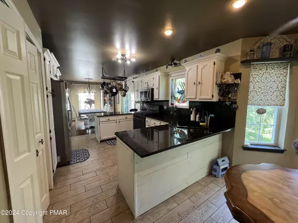 Effort, PA 18330,595 Poplar Creek RD