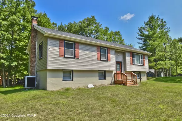 55 Mountain RD, Albrightsville, PA 18210