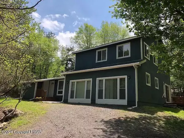 12 Hickory RD, Lake Harmony, PA 18624