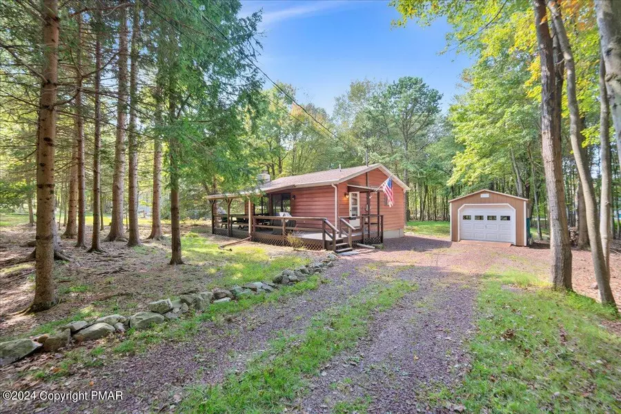 358 Brier Crest RD, Blakeslee, PA 18610