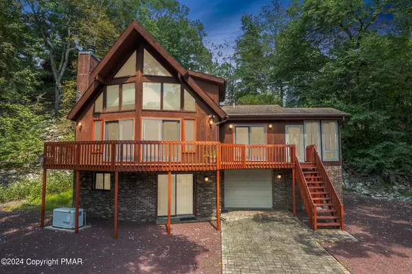 121 Sussex CT, Bushkill, PA 18324