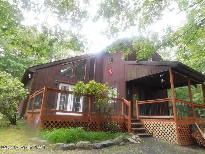 112 Messerle CT, Bushkill, PA 18324